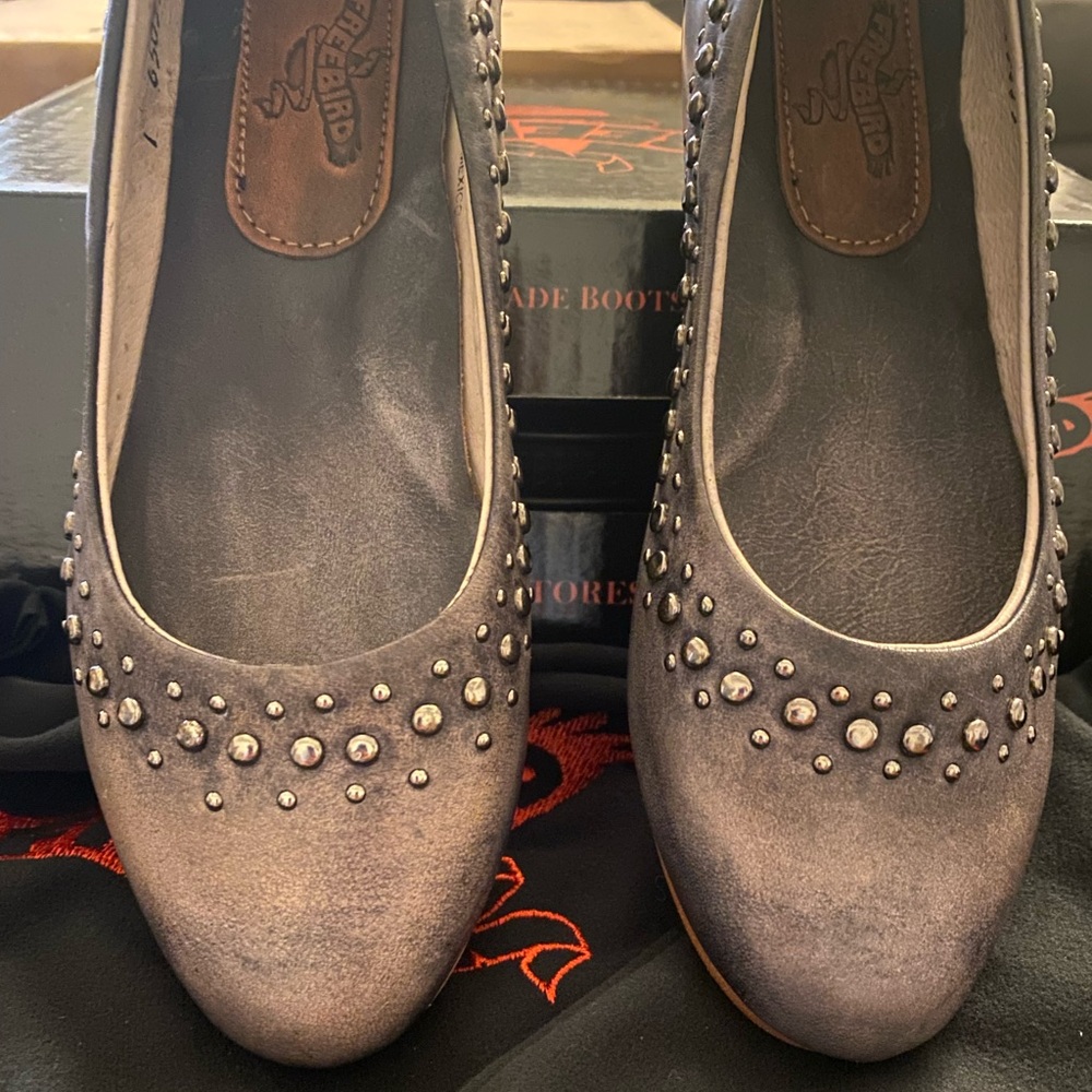 Freebird blossom size 7 (fits like size 6)